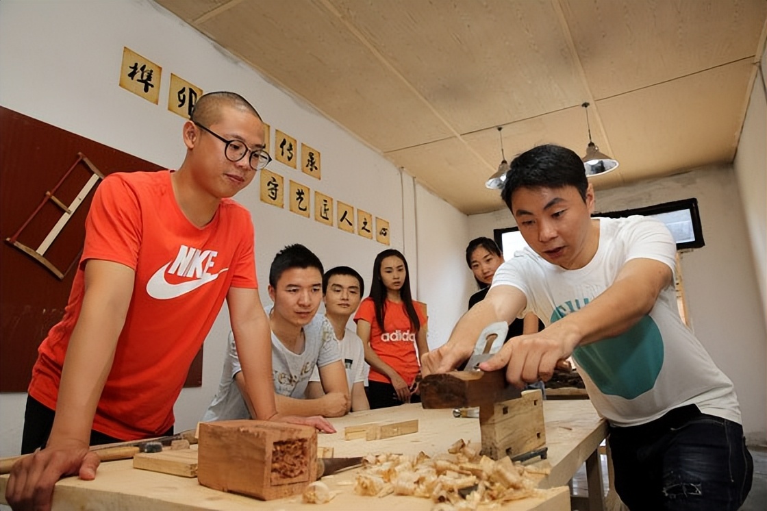 2025年底返乡潮提前,大批打工人返乡,农村人气旺起来了