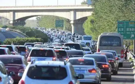 中秋国庆假期出行高峰预警,这些时段事故高发要注意