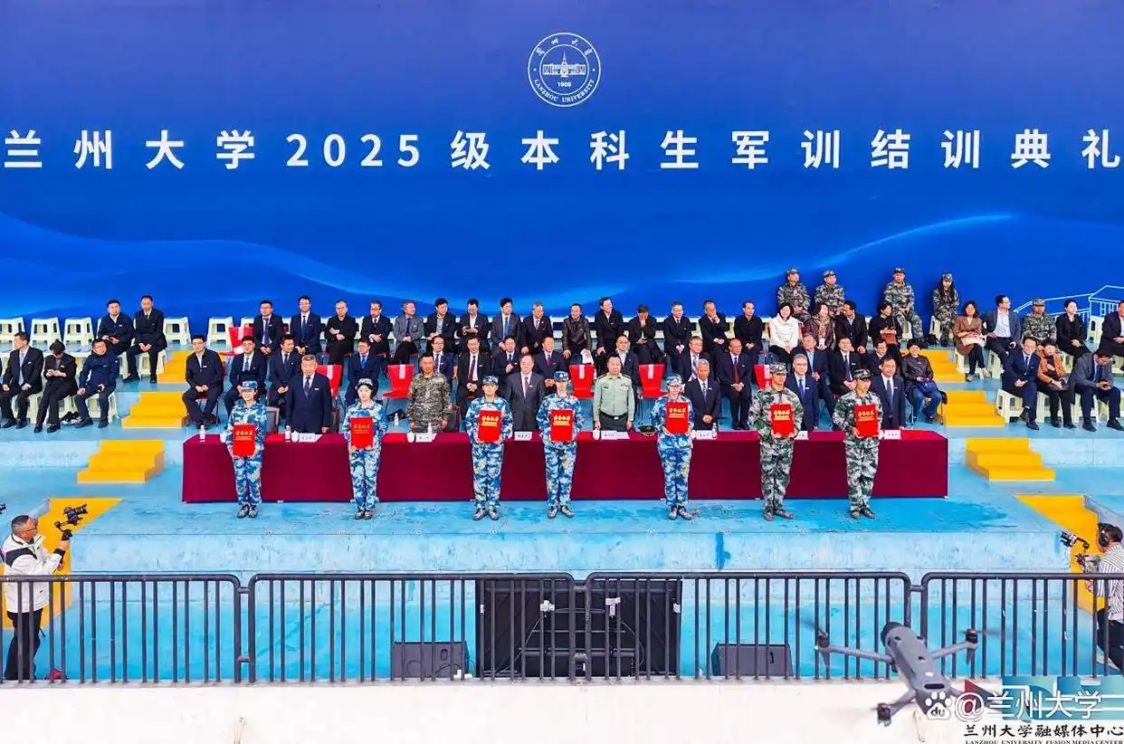 兰州大学2025级本科生军训结训,各方阵展飒爽英姿
