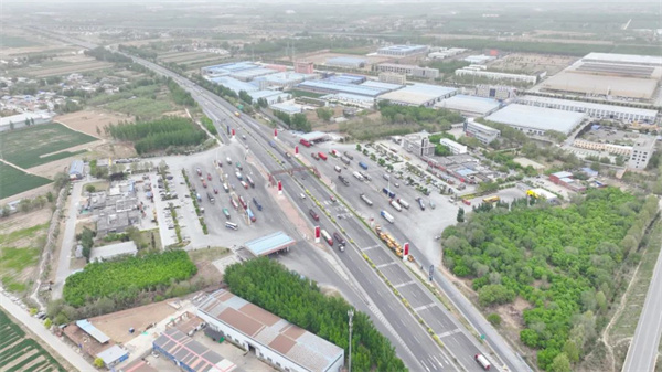 高速服务区餐饮升级，满足自驾族多样需求