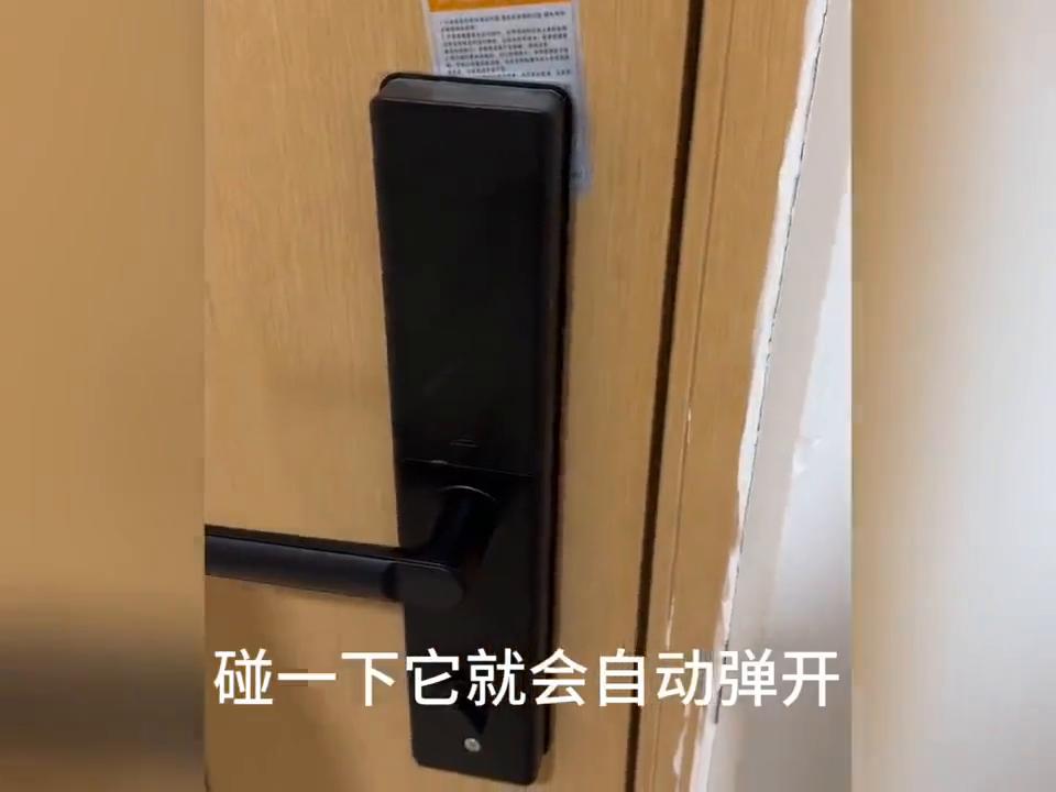 211 大学豪华宿舍一镜到底,智能锁、大柜子、干湿分离超赞