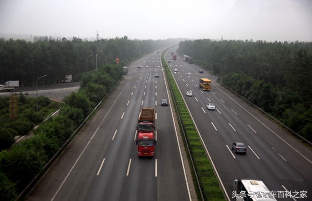 新手司机必看!高速驾驶技巧及安全注意事项全解析