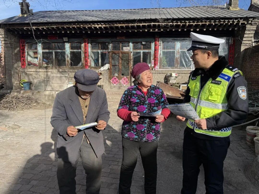 冬季交通安全宣传忙,多方合力防事故,杜绝违章高发