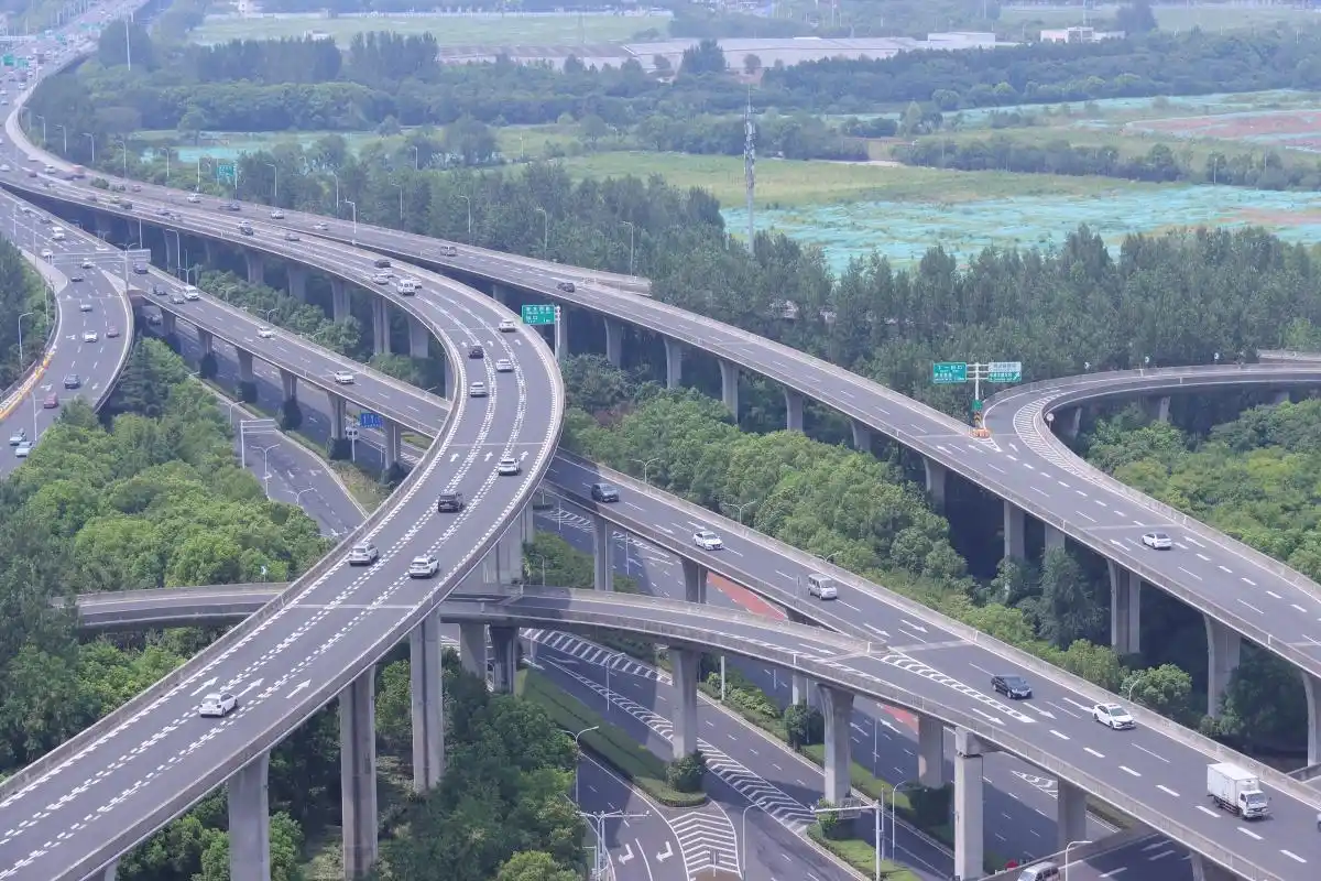 中国最大10个高速服务区大揭秘:规模设施全升级