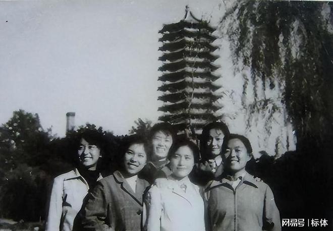 1977年高考文科状元刘学红：43年过去，她如今生活啥样？