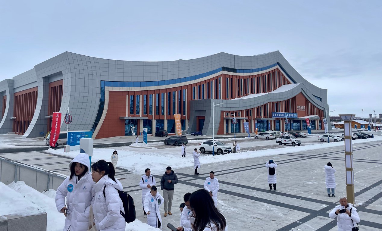 十四冬主场馆内蒙古冰上运动训练中心：顶尖冰上项目场馆