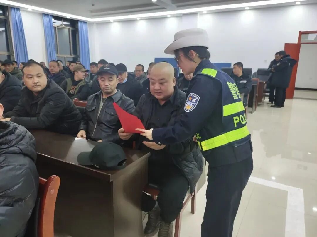 2026年春运天水公安交警深入客运企业开展违章安全教育