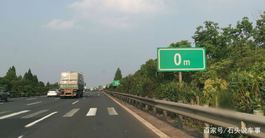 新手司机别怕!一文带你了解高速行驶速度限制及查询方法